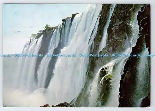 D339050 Victoria Falls. Die robuste 300 Fuß Wand des östlichen Grauen Stars. Rhodos