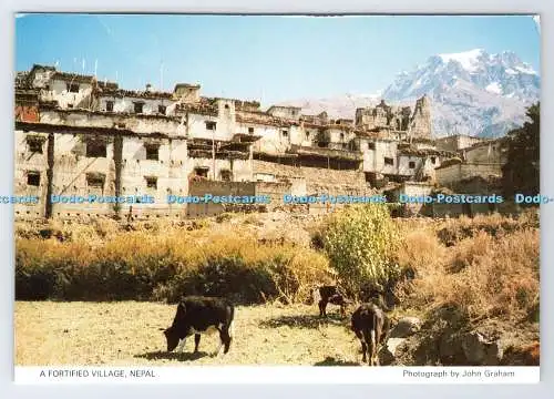 D337120 Nepal. Ein befestigtes Dorf. St. John Vaughan Estate Agents. Richter. John