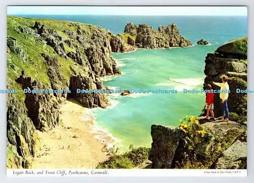 D339142 Porthcurno. Cornwall. Logan Rock und Treen Cliff. John Hinde