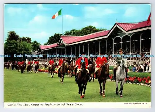 D337193 Dublin Horse Show. Teilnehmerparade für den irischen Trophäenwettbewerb. John