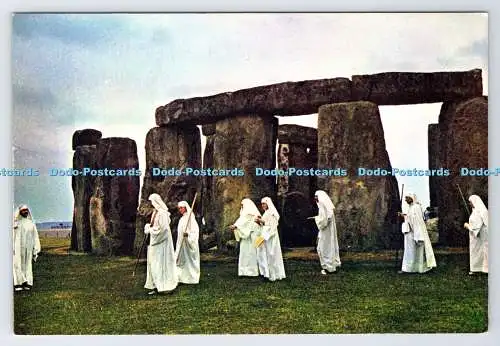 D337214 Wiltshire. Druiden in Stonehenge. J. Arthur Dixon. Newport. I.W. England