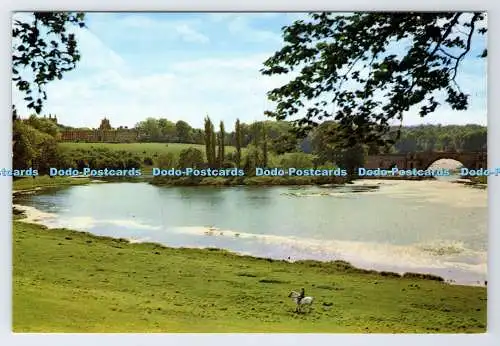 D337383 Blenheim Palace and Lake. Postkarte