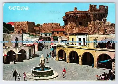 D337715 Rodos. Brunnen vor dem Palast des Castellan. M. Toumbis