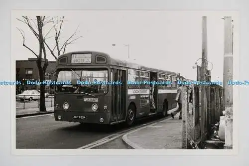 C028123 Bus. Hounslow. Busbahnhof. Nr. 82. JGF723K. London Transport. Altes Foto