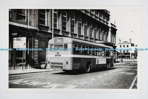C028130 Bus. Nr. 241. EGN651J. London Transport. Altes Foto