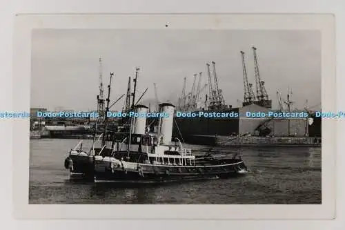 C029326 Schlepper in Docks. K. W. Wightman. Altes Foto