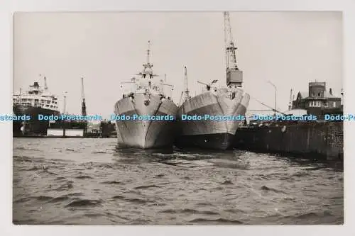 C028698 Schiffe im Hafen. Altes Foto