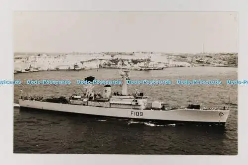 C028935 HMS Leander F109. Antonius und Joseph Pavia. Valletta. Malta. 1966. Alte P