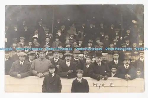 C029003 Gruppe des Menschen. Postkarte