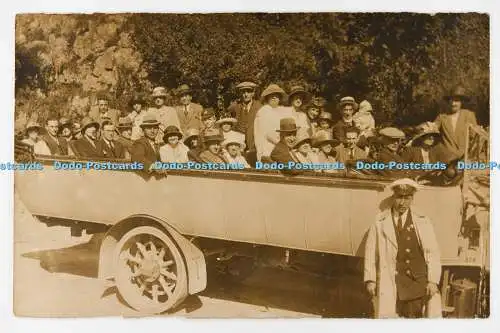 C029006 Gruppe von Menschen in einem offenen Reisebus. 1923