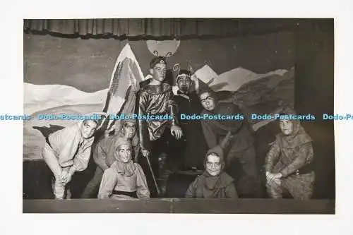 C029168 Walmer Deal Dower. Gruppe von Personen in Kostümen
