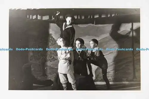 C029169 Walmer Deal Dower. Kinder in den Uniformen. Postkarte