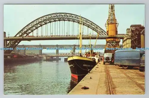 R781161 Newcastle Upon Tyne. Drei Brücken