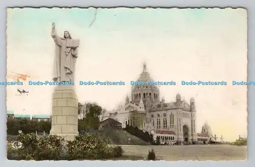 R781192 Lisieux. Calvados. Rond Point. L Avenue de la Basilique. Luxe Galf