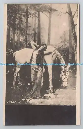 R781240 Frau mit Pferd im Wald