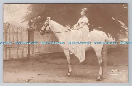 R781316 Frau auf dem Pferd. Postkarte