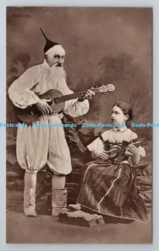 R781492 Mann und Frau spielen Musikinstrument