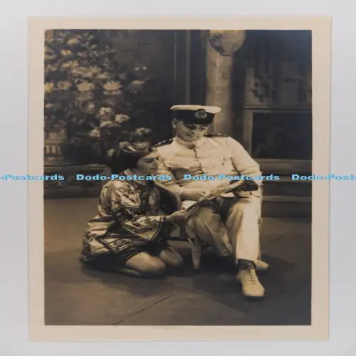 C029556 Mann in Uniform und Frau L T K
