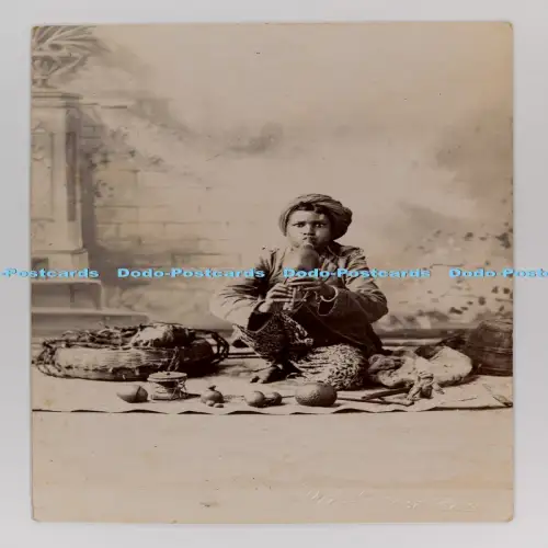 C029815 Bangalore Indianer Schlangenbeschwörer spielt Musikinstrument L T K