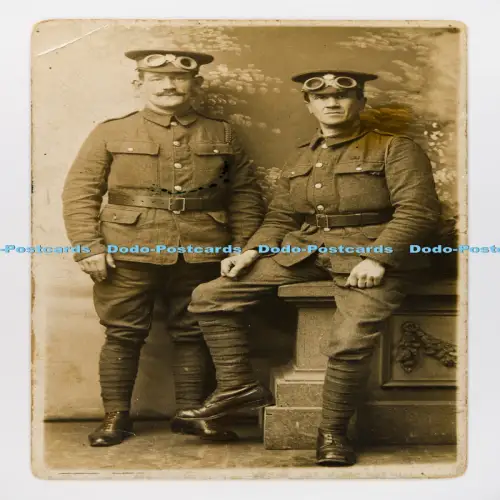C029854 Hungerford Zwei Männer in Uniformen
