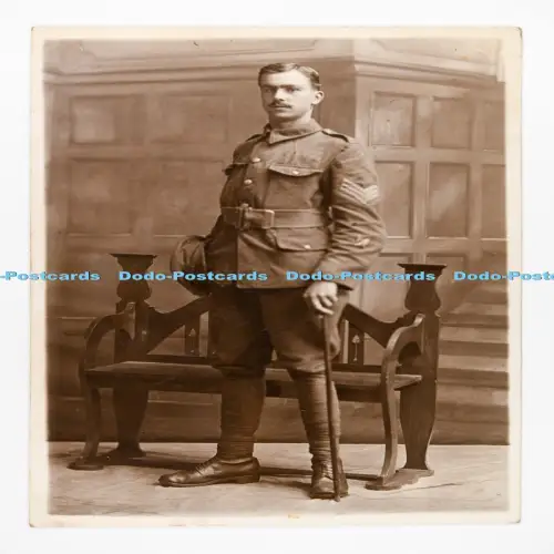 C029868 Mann in Uniform im Zimmer British Made