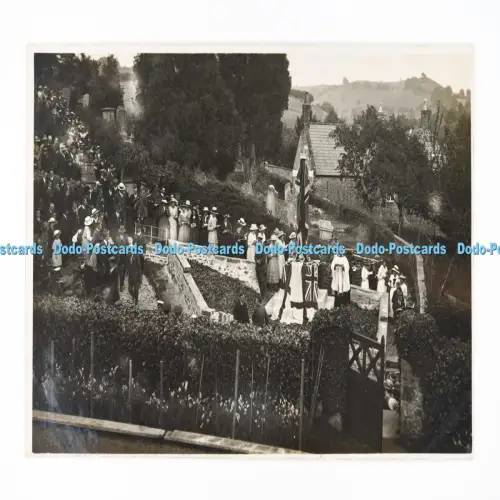 C029968 Notherbury Gruppe von Menschen Denkmal Flagge British Made Postkarte