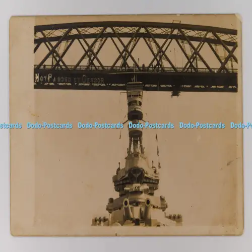 C029987 Schiff unter Brücke nicht von Censor British Made passiert