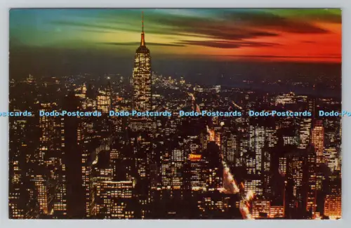 R785176 New York City Blick nach Süden bei Nacht Enco natürliche Farbkarte