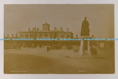 C031959 Lesen des Bahnhofs Berkshire RP