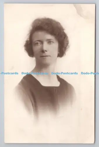 R803867 Woman The Harold Butler Studios 15 New Briggate Leeds