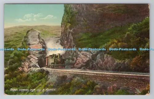 R803986 Zug kommt aus einer Schlucht Moorli Dhur