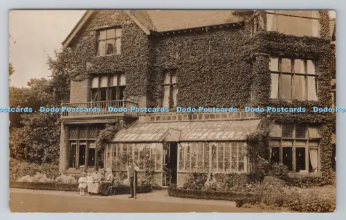 R804340 Menschen stehen zu Hause 1919