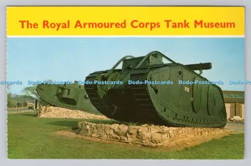 R810291 The Royal Armoured Corps Tank Museum. Mark IX und Mark VIII Panzer. Jarro
