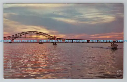 R805004 Robert Moses Causeway bei Sonnenuntergang. Tomlin Art. Northport. N.Y. Milt Preis