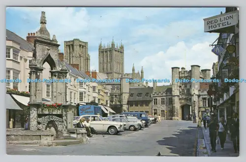 R810409 Wells. Marktplatz und das Bishops Eye. Red Lion Hotel. Lilywhite. Brig