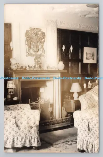 R805042 Zimmer. Kamin. Stühle. Innenraum. RP