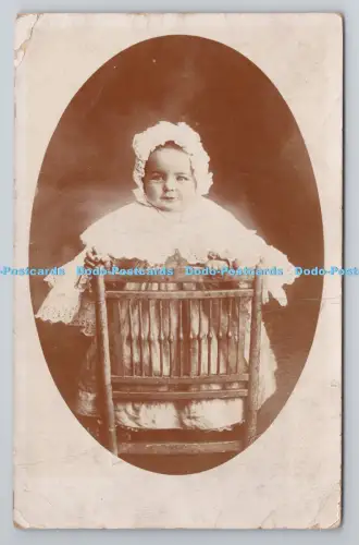 R805093 Kind stehend auf dem Cahir. Dixon Cooke. Ipswich. 1907