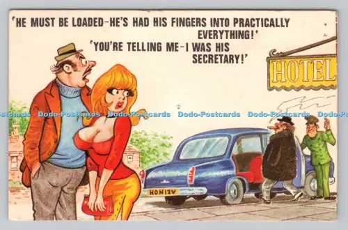 R810470 Er muss geladen werden. Hotel. Bamforth. Holmfirth. Yorkshire. Comic Serie.