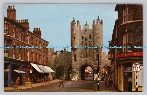 R810471 York. Micklegate Bar. PM. Leeds