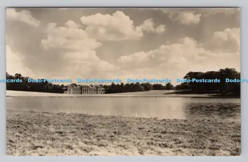 R806910 Bedfordshire. Woburn Abbey. Von der anderen Seite des Sees. Photochrom. Tunbridge