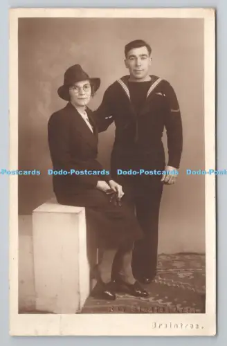 R805340 Frau und Mann. Ray Studios. Braintree