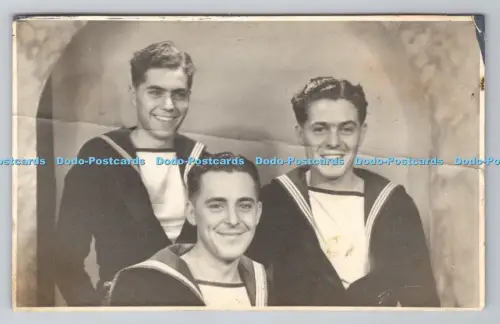 R805341 Herren trägt Marine Matrosenuniformen. Evelga Studios. Aldborough Rd. Kodak