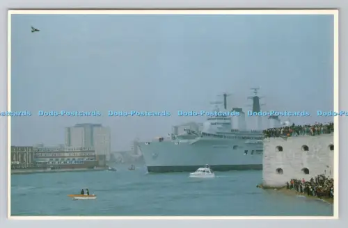 R805349 H. M. S. Invincible verlässt den Hafen von Portsmouth. Prescott Tonabnehmer. Allscott