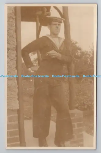 R805361 Mann in Matrosenuniform. Royal Navy