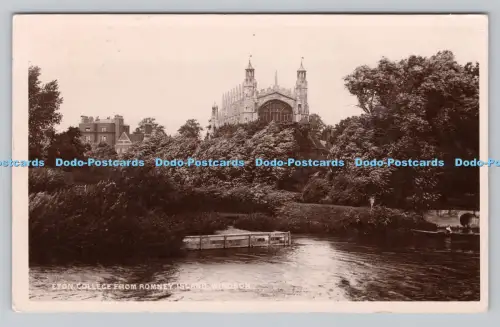R808678 Windsor. Eton College von Romney Island. Stiefel Cash Chemists. Echtfoto