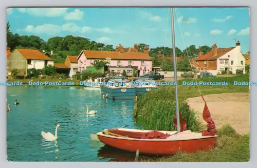 R808698 Norfolk Broads. The River Bure in Coltishall. Fotopräzision. St. Ives.
