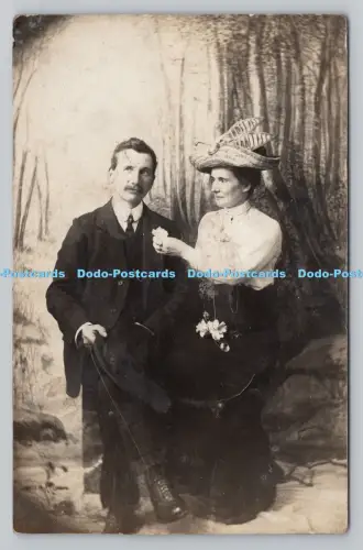 R808797 Frau und Mann. Postkarte