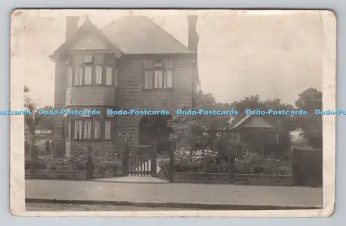 R805605 unbekanntes Haus. Mit Garten. Postkarte