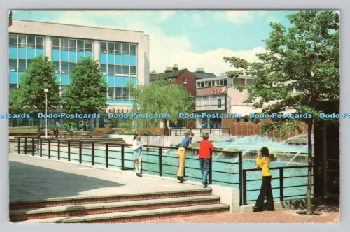 R810979 Gloucester. Das neue Einkaufsviertel. Fotopräzision. Colourmaster Int