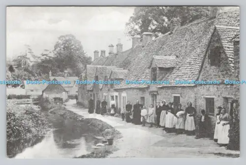 R811035 Arlington Row in den achtzehner Jahren. Arlington Mill. Bibury. Die Kinderbetten